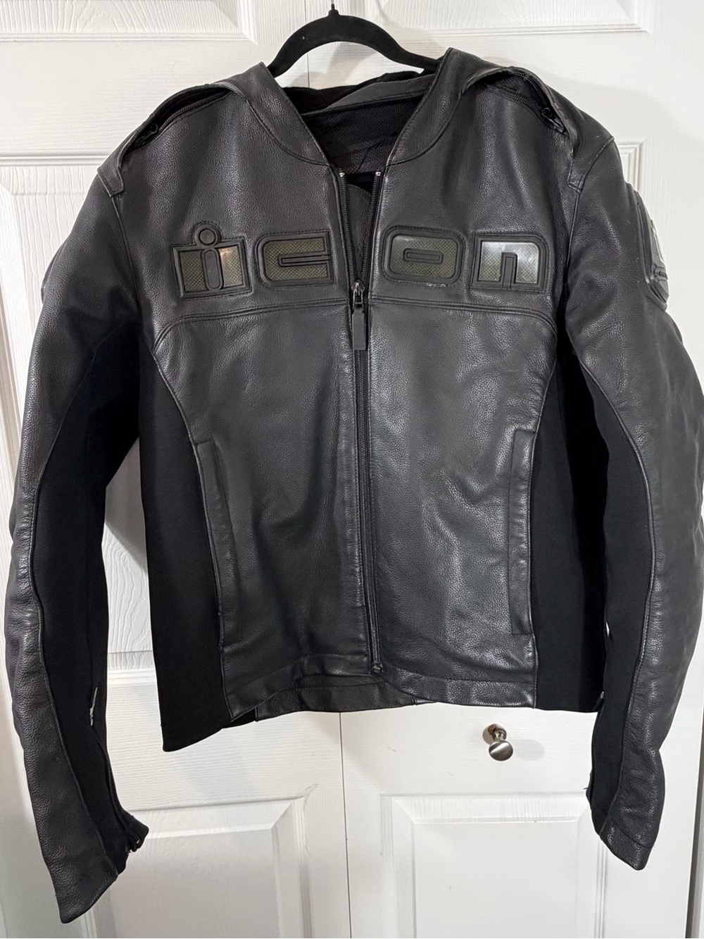 ICON Accelerant Men’s Leather Armored Motorcycle Jacket coat Black Large heavy
